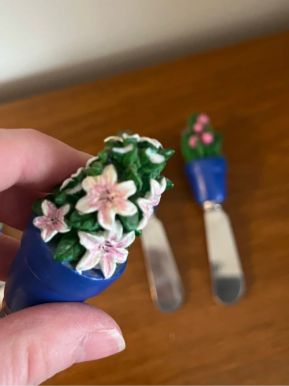 Set of 4 Flower Pot Cheese Knives